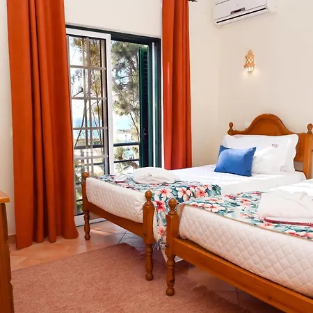 Simoes By Delilah Collection فيلة