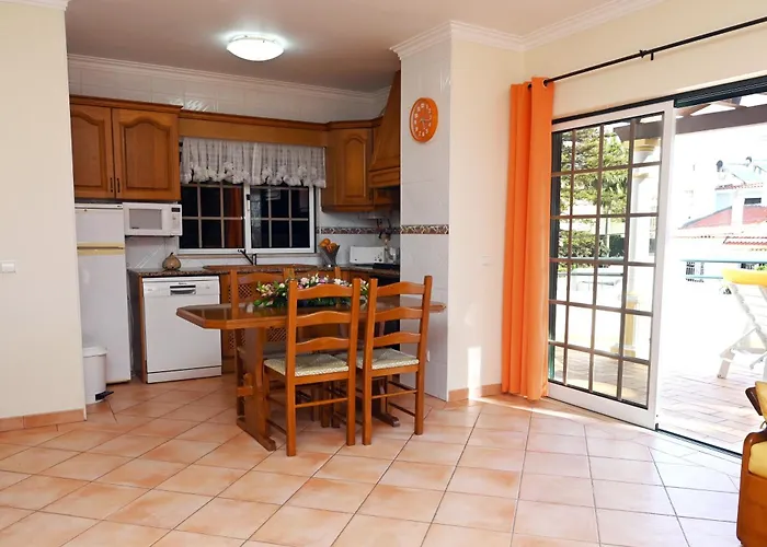 فيلة Simoes By Delilah Collection